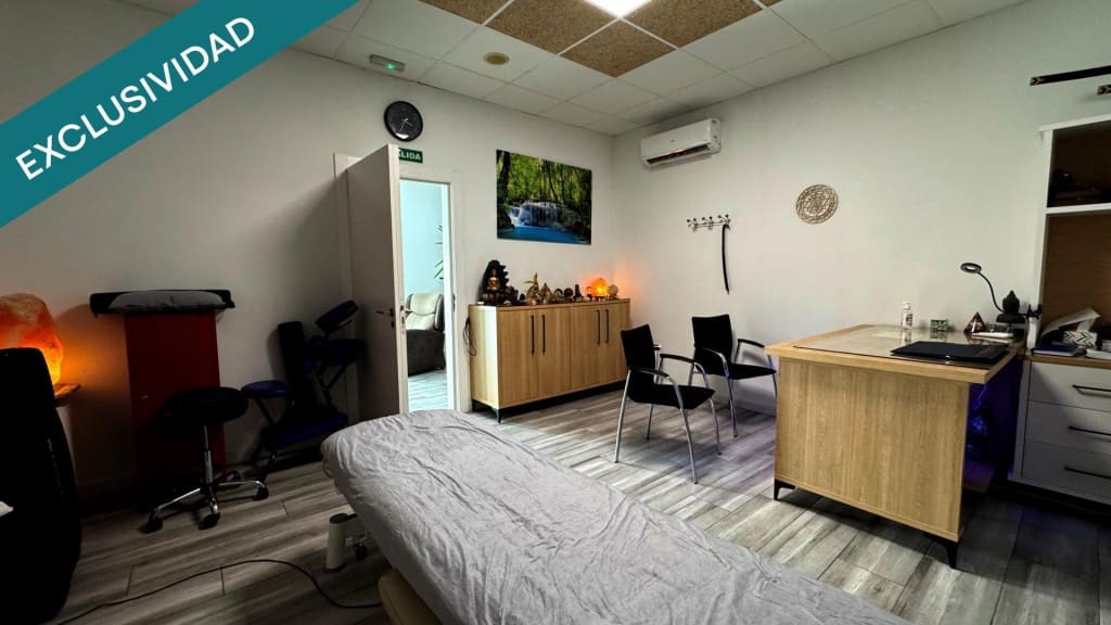 Chalet de 4 habitaciones en Pinoso en venta con garaje - 244.900 € (Ref: 9714824)