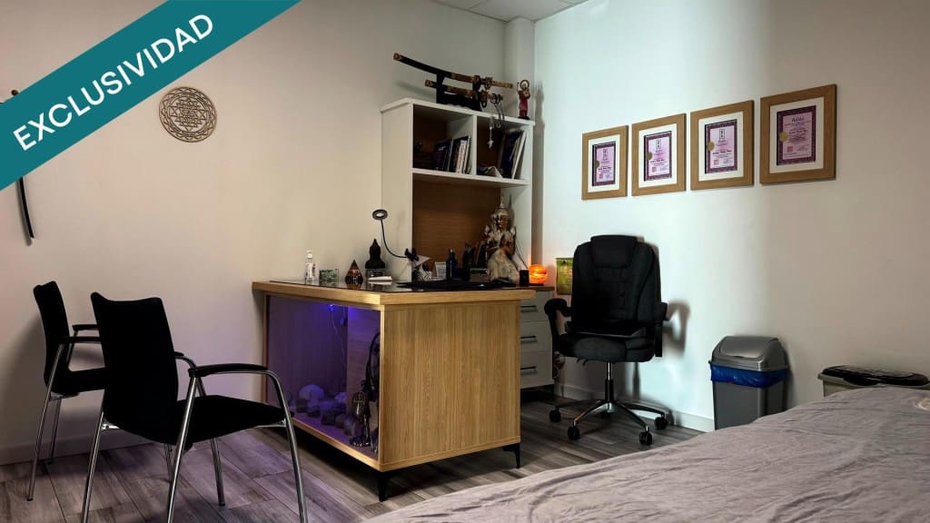 Chalet de 4 habitaciones en Pinoso en venta con garaje - 244.900 € (Ref: 9714824)