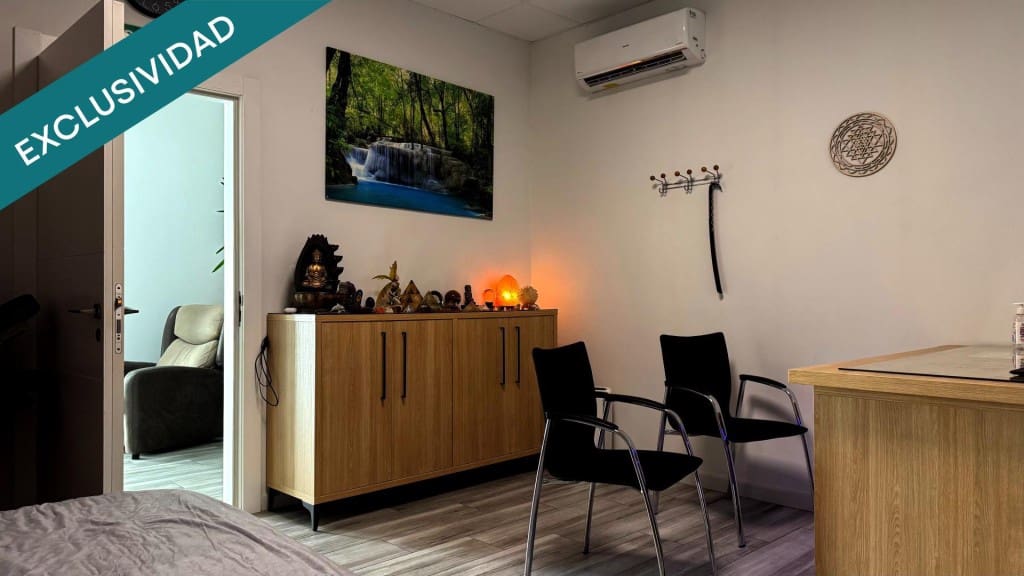 Chalet de 4 habitaciones en Pinoso en venta con garaje - 244.900 € (Ref: 9714824)