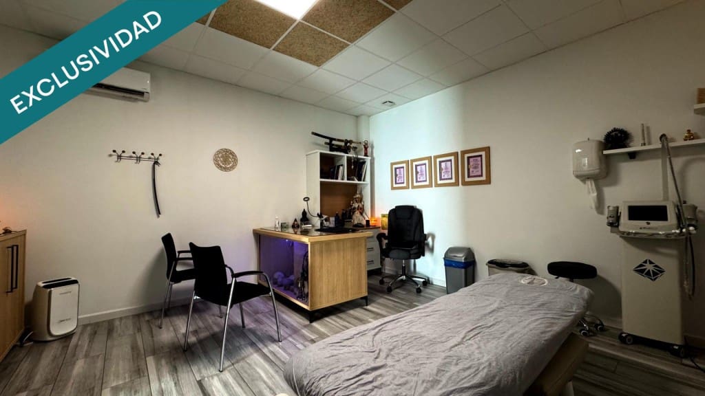 Chalet de 4 habitaciones en Pinoso en venta con garaje - 244.900 € (Ref: 9714824)