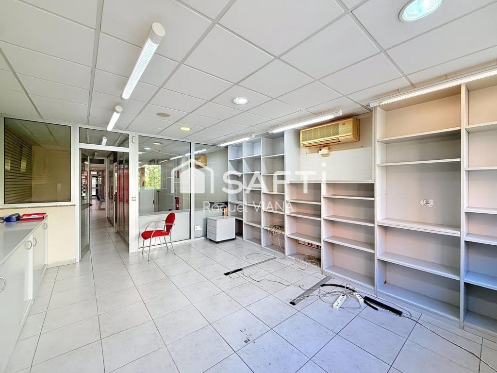 Biuro na sprzedaż w Sant Andreu de la Barca - 315 000 € (Ref: 9714825)