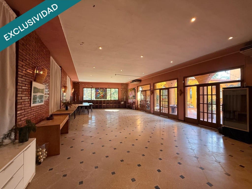 Büro zu verkaufen in Darnius - 2.970.000 € (Ref: 9714827)