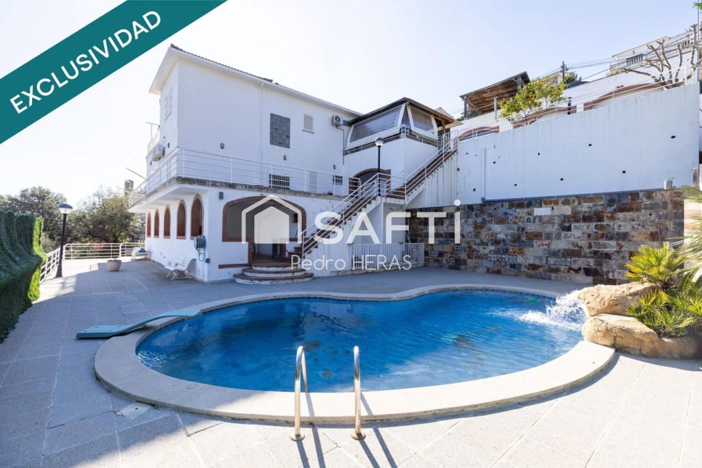 4 soveværelse Villa til salg i Santa Susanna med swimmingpool garage - € 995.000 (Ref: 9719799)