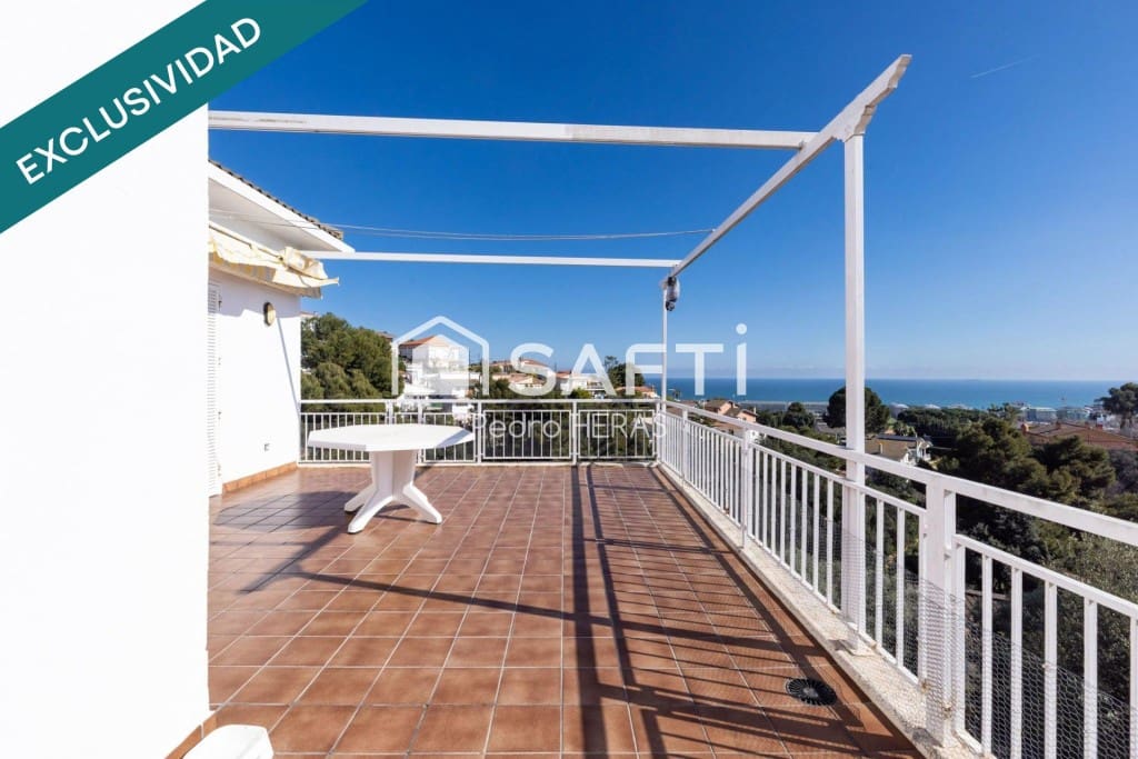 4 soveværelse Villa til salg i Santa Susanna med swimmingpool garage - € 995.000 (Ref: 9719799)