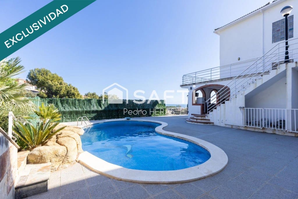 4 soveværelse Villa til salg i Santa Susanna med swimmingpool garage - € 995.000 (Ref: 9719799)
