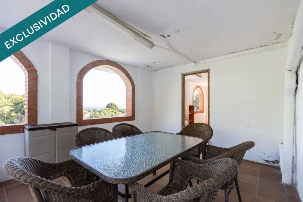 4 soveværelse Villa til salg i Santa Susanna med swimmingpool garage - € 995.000 (Ref: 9719799)