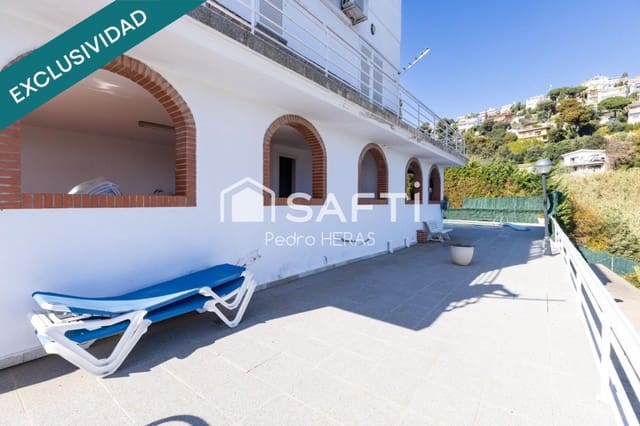 4 bedroom Villa for sale in Santa Susanna with pool garage - € 995,000 (Ref: 9719799)