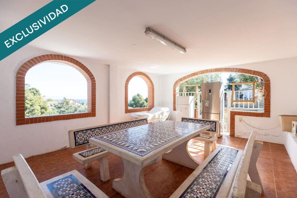 4 soveværelse Villa til salg i Santa Susanna med swimmingpool garage - € 995.000 (Ref: 9719799)