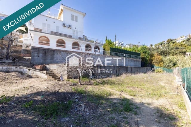 4 bedroom Villa for sale in Santa Susanna with pool garage - € 995,000 (Ref: 9719799)