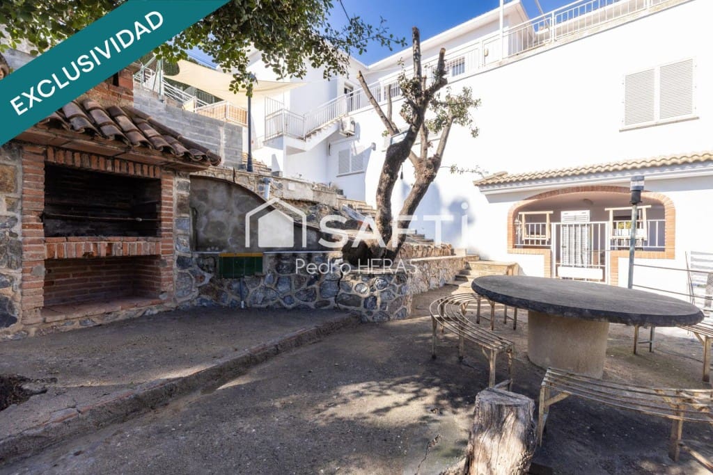 4 soveværelse Villa til salg i Santa Susanna med swimmingpool garage - € 995.000 (Ref: 9719799)