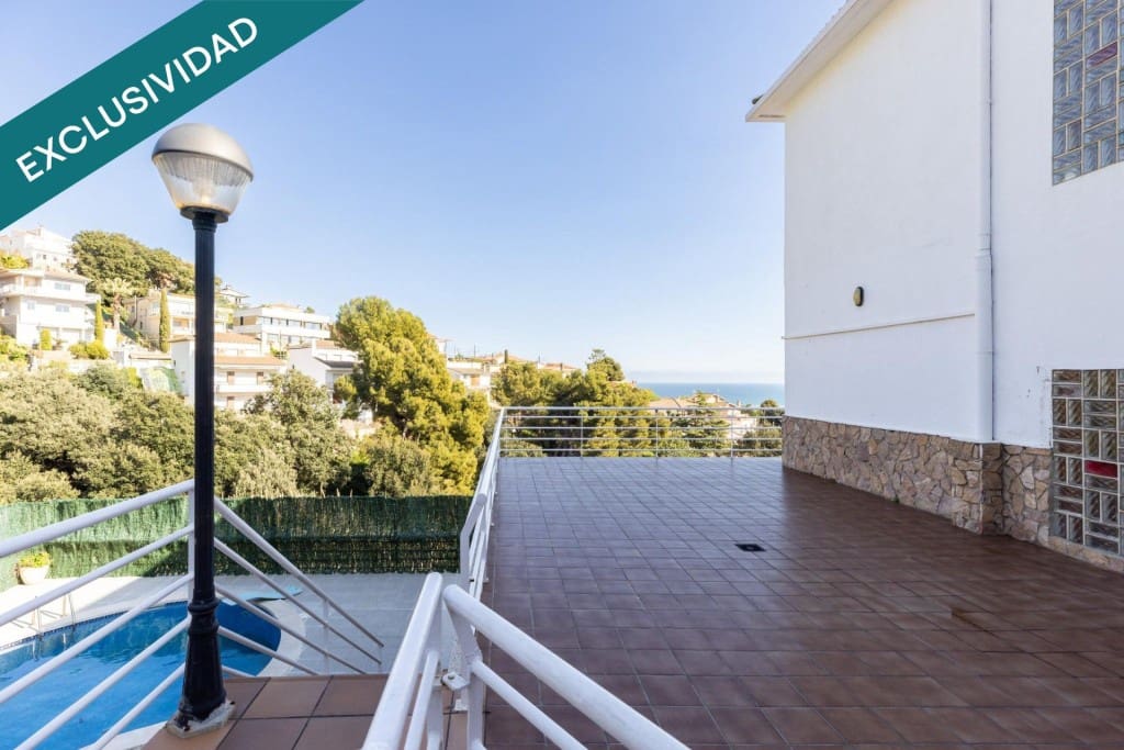 4 soveværelse Villa til salg i Santa Susanna med swimmingpool garage - € 995.000 (Ref: 9719799)