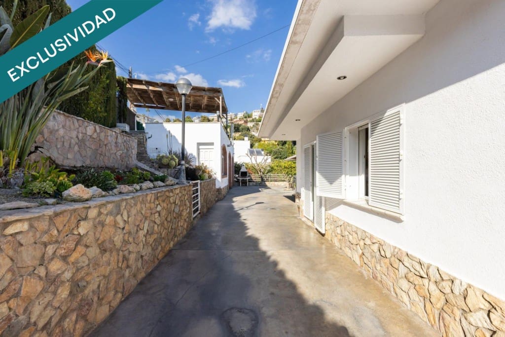 4 soveværelse Villa til salg i Santa Susanna med swimmingpool garage - € 995.000 (Ref: 9719799)