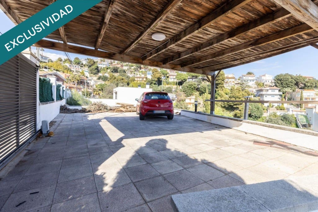 4 soveværelse Villa til salg i Santa Susanna med swimmingpool garage - € 995.000 (Ref: 9719799)