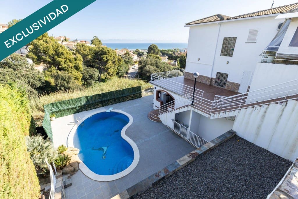 4 soveværelse Villa til salg i Santa Susanna med swimmingpool garage - € 995.000 (Ref: 9719799)