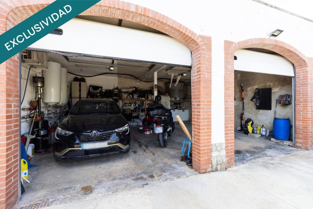 4 soveværelse Villa til salg i Santa Susanna med swimmingpool garage - € 995.000 (Ref: 9719799)