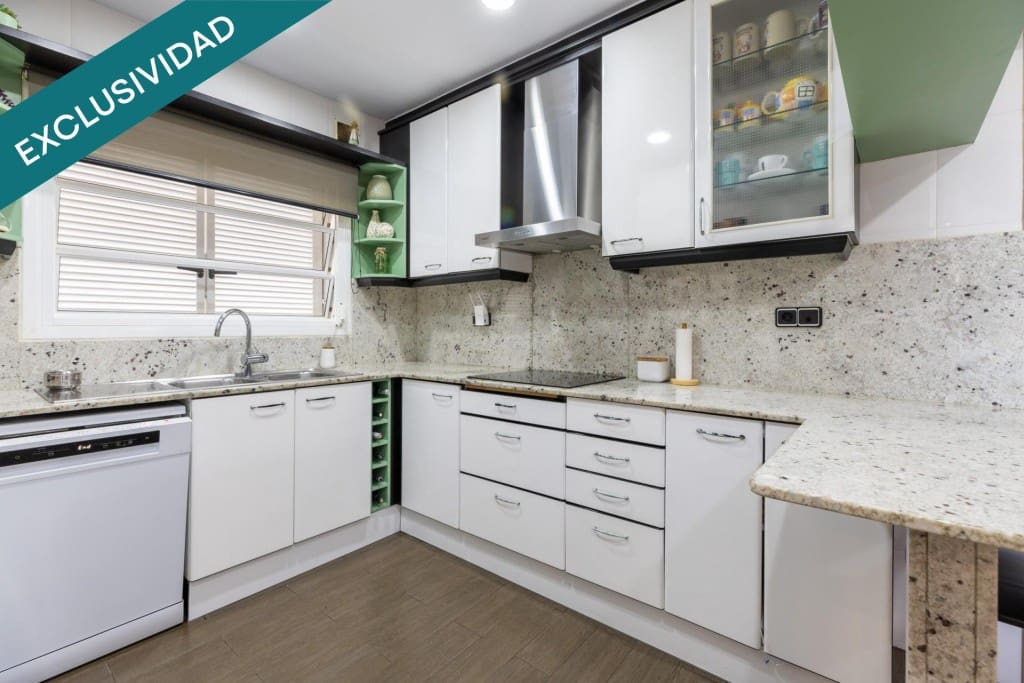 4 soveværelse Villa til salg i Santa Susanna med swimmingpool garage - € 995.000 (Ref: 9719799)