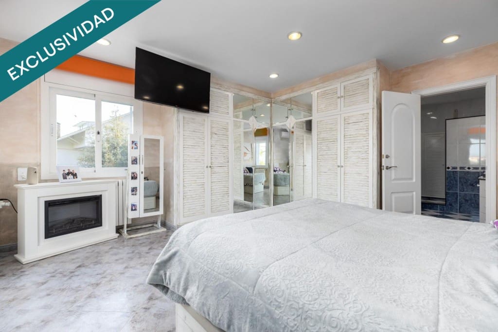 4 soveværelse Villa til salg i Santa Susanna med swimmingpool garage - € 995.000 (Ref: 9719799)