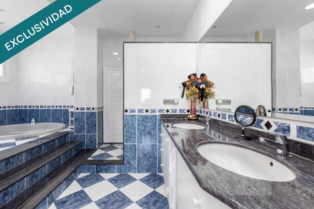 4 soveværelse Villa til salg i Santa Susanna med swimmingpool garage - € 995.000 (Ref: 9719799)