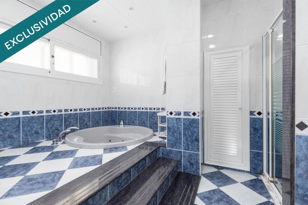 4 soveværelse Villa til salg i Santa Susanna med swimmingpool garage - € 995.000 (Ref: 9719799)