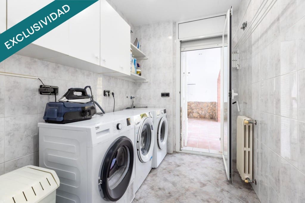 4 soveværelse Villa til salg i Santa Susanna med swimmingpool garage - € 995.000 (Ref: 9719799)