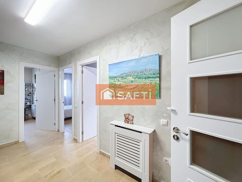 5 bedroom Villa for sale in Pacs del Penedes with pool garage - € 450,000 (Ref: 9719801)