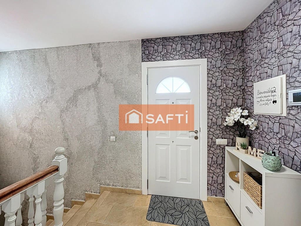 5 bedroom Villa for sale in Pacs del Penedes with pool garage - € 450,000 (Ref: 9719801)