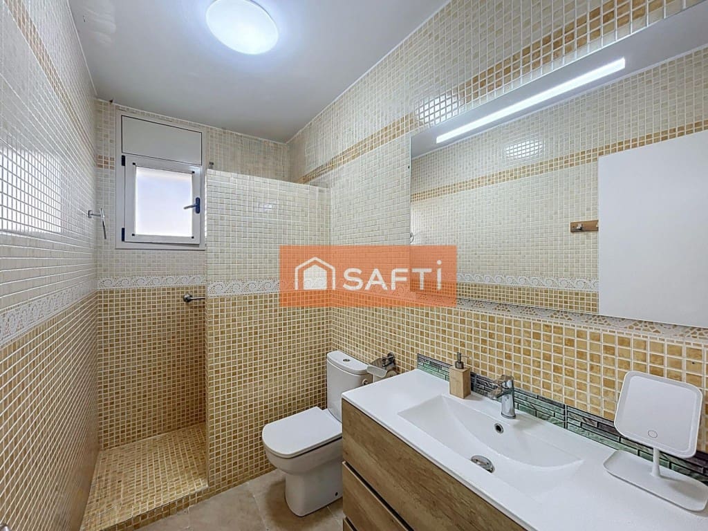 5 bedroom Villa for sale in Pacs del Penedes with pool garage - € 450,000 (Ref: 9719801)