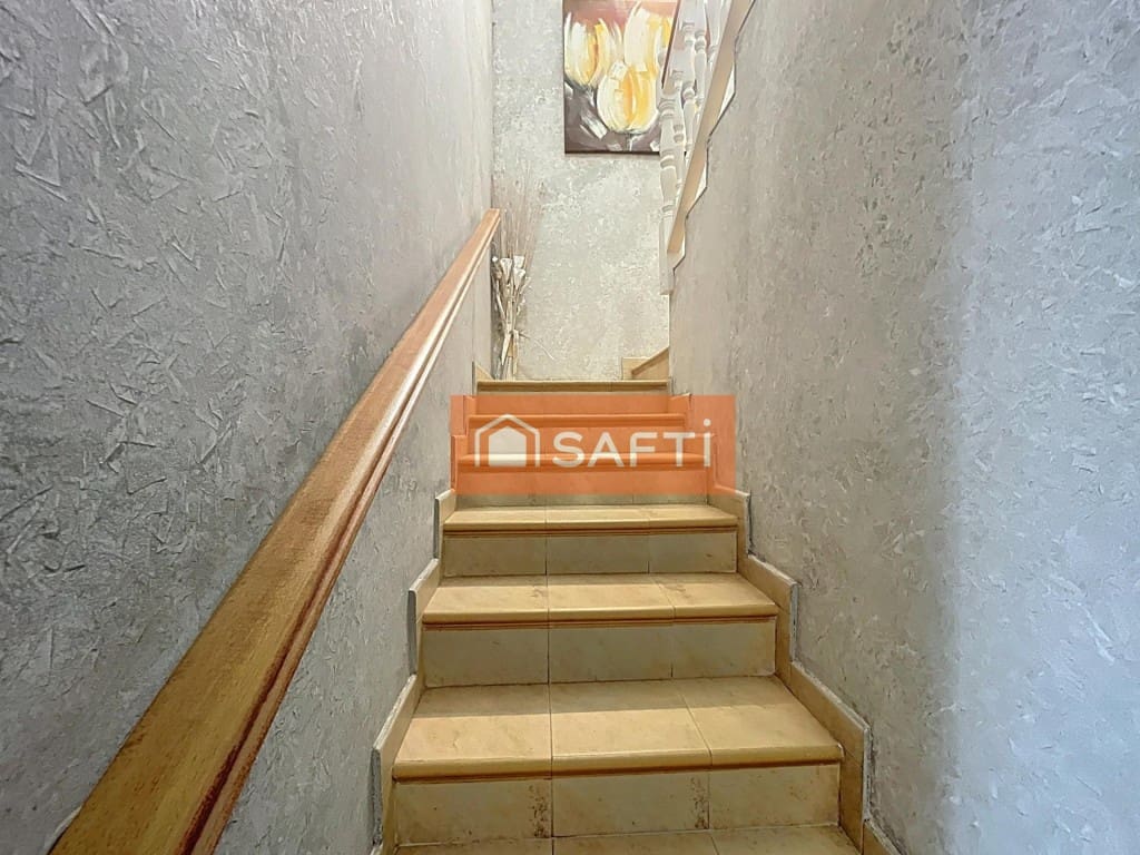 5 bedroom Villa for sale in Pacs del Penedes with pool garage - € 450,000 (Ref: 9719801)