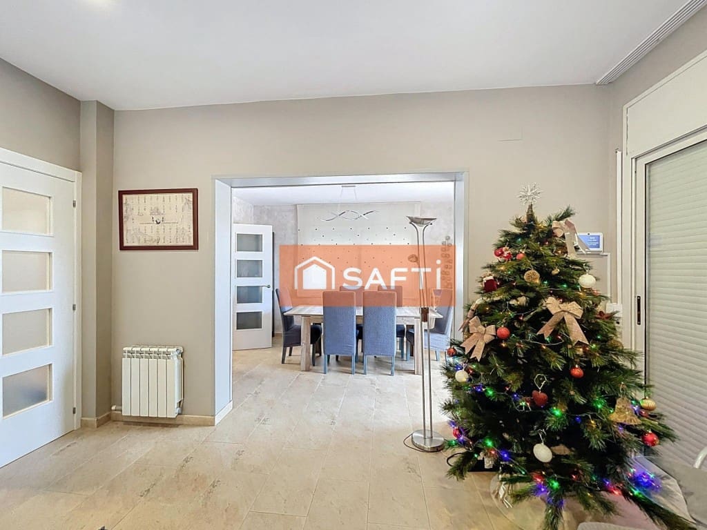 5 bedroom Villa for sale in Pacs del Penedes with pool garage - € 450,000 (Ref: 9719801)