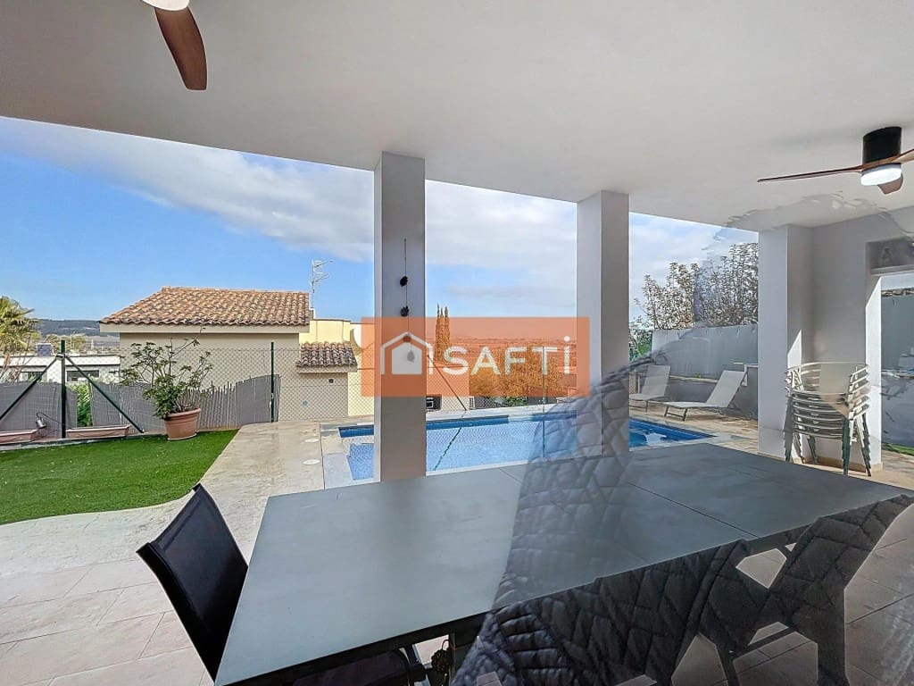 5 bedroom Villa for sale in Pacs del Penedes with pool garage - € 450,000 (Ref: 9719801)