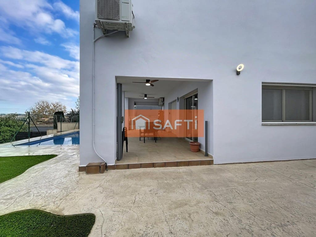 5 bedroom Villa for sale in Pacs del Penedes with pool garage - € 450,000 (Ref: 9719801)