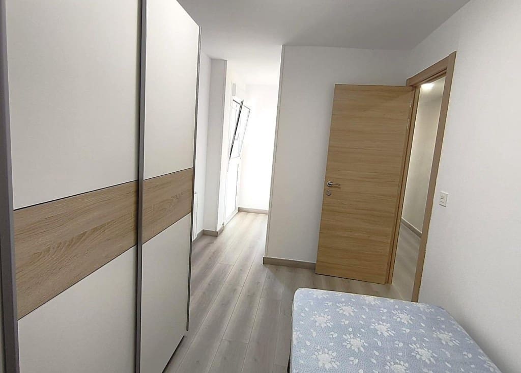 4 bedroom Apartment for sale in Huesca city - € 220,000 (Ref: 9719802)