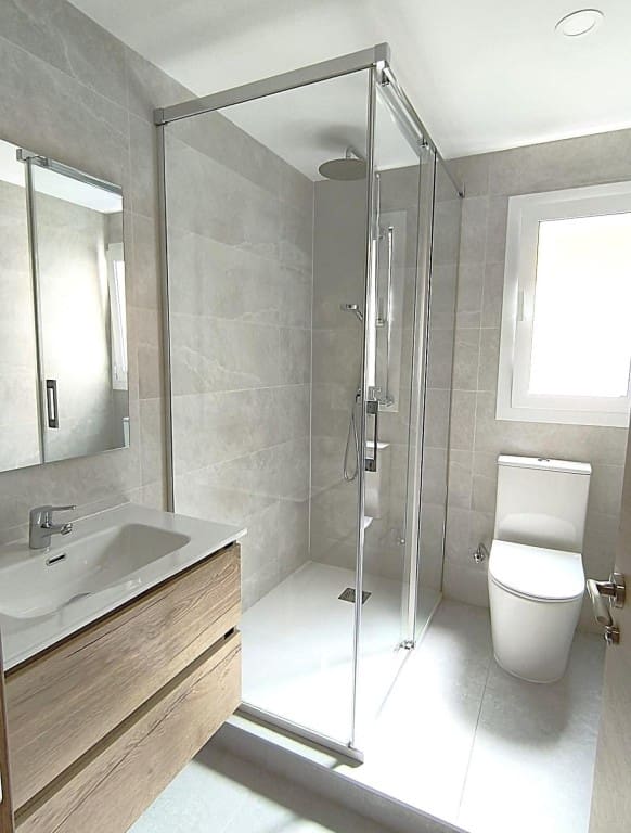 4 bedroom Apartment for sale in Huesca city - € 220,000 (Ref: 9719802)