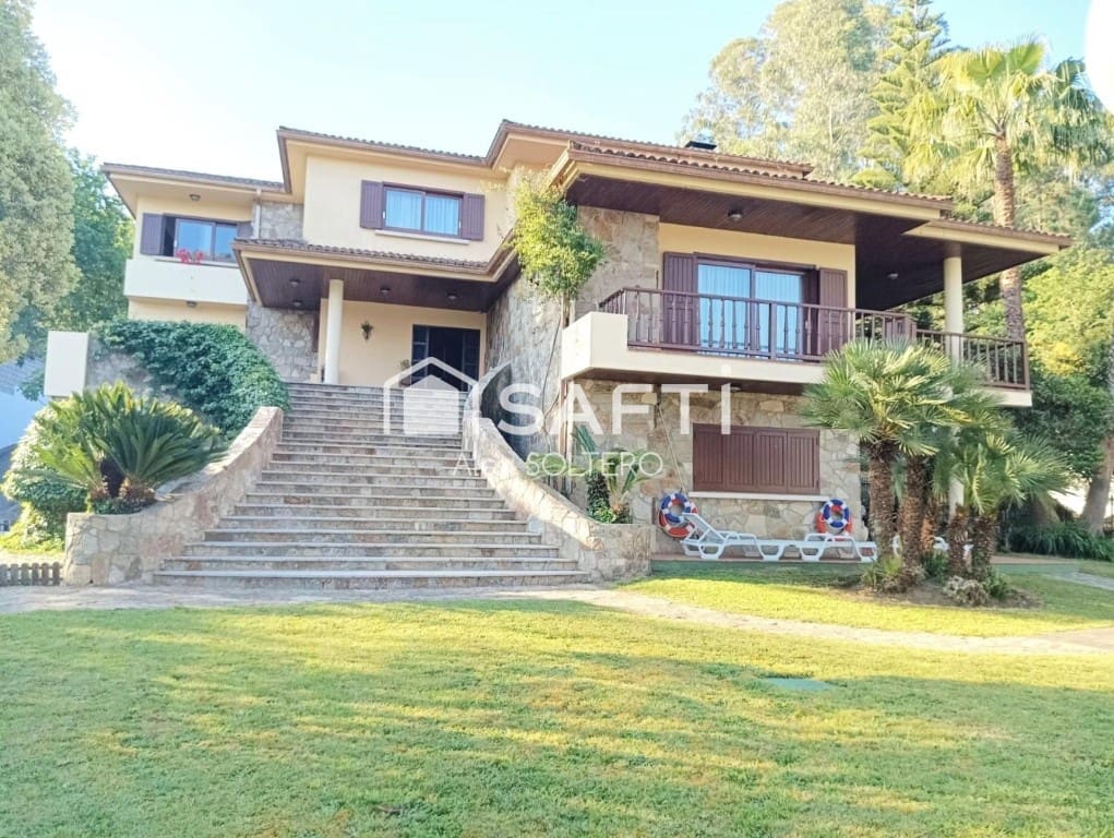 6 bedroom Villa for sale in Gondomar with pool garage - € 695,000 (Ref: 9719805)