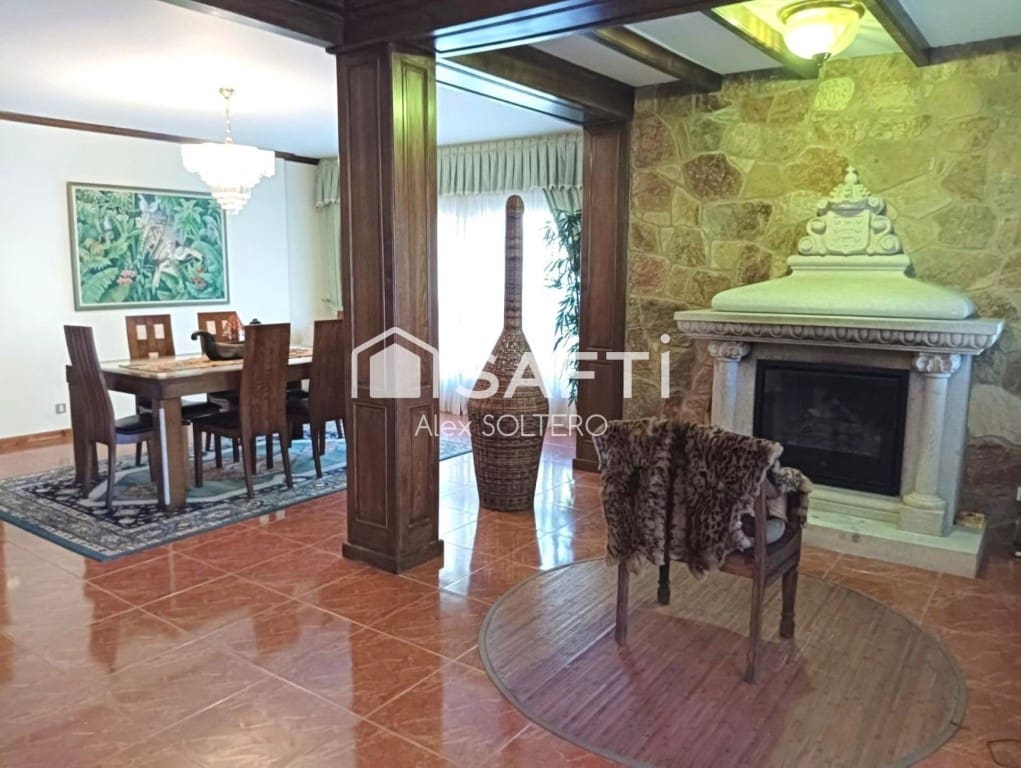 6 bedroom Villa for sale in Gondomar with pool garage - € 695,000 (Ref: 9719805)