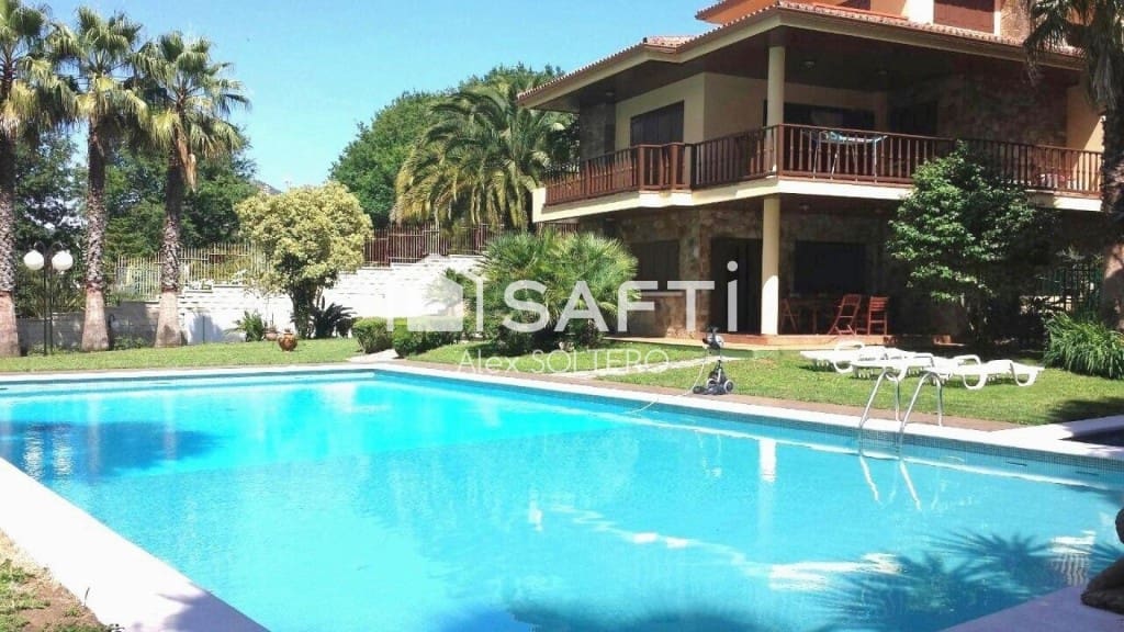 6 bedroom Villa for sale in Gondomar with pool garage - € 695,000 (Ref: 9719805)