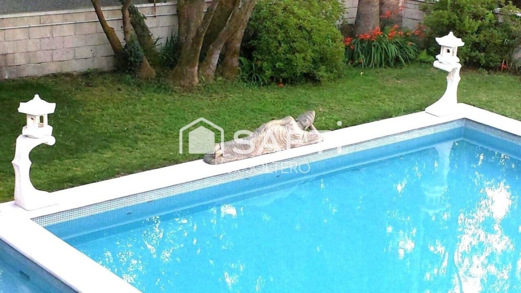 6 bedroom Villa for sale in Gondomar with pool garage - € 695,000 (Ref: 9719805)