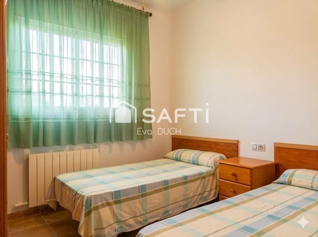 4 bedroom Villa for sale in Maçanet de la Selva with pool garage - € 253,000 (Ref: 9721540)