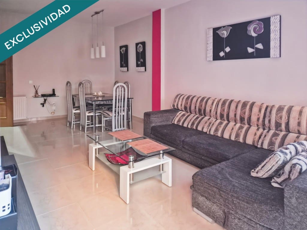 4 soveværelse Rækkehus til salg i Moncada med garage - € 375.000 (Ref: 9721541)