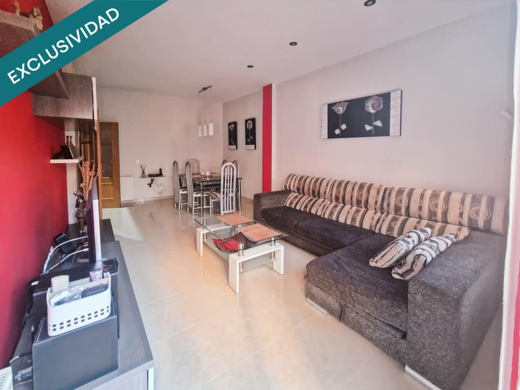 4 soveværelse Rækkehus til salg i Moncada med garage - € 375.000 (Ref: 9721541)