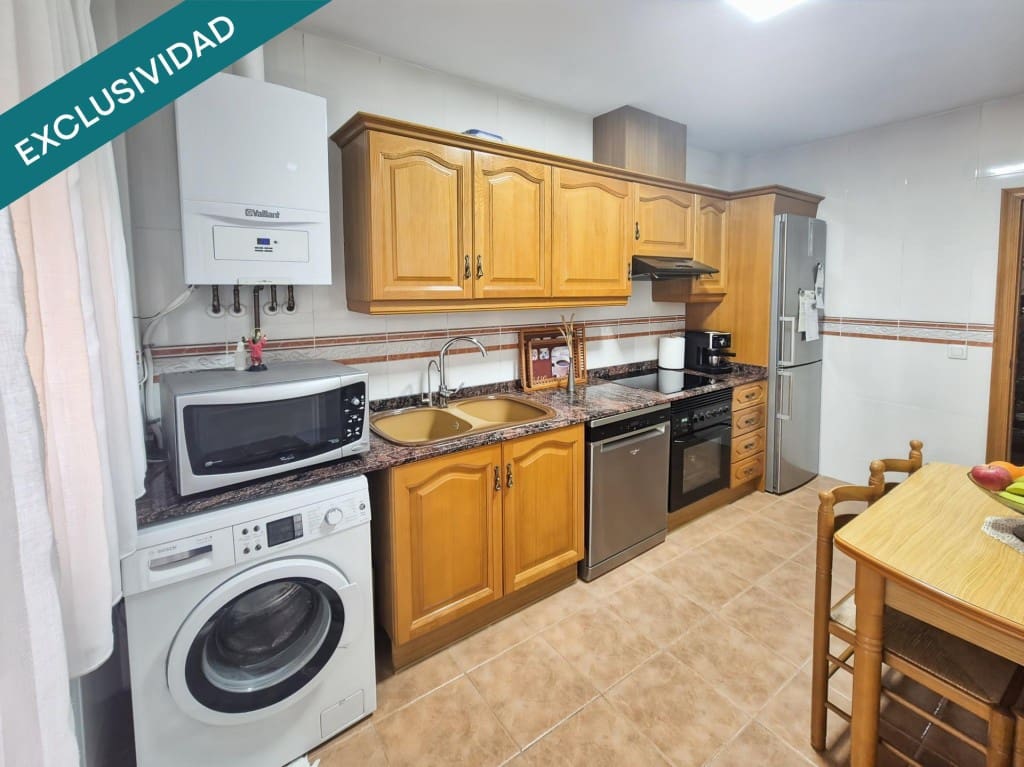 4 soveværelse Rækkehus til salg i Moncada med garage - € 375.000 (Ref: 9721541)