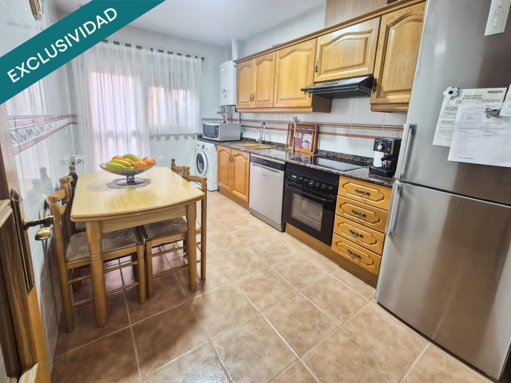 4 soveværelse Rækkehus til salg i Moncada med garage - € 375.000 (Ref: 9721541)