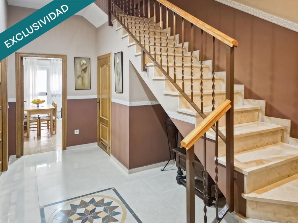 4 soveværelse Rækkehus til salg i Moncada med garage - € 375.000 (Ref: 9721541)