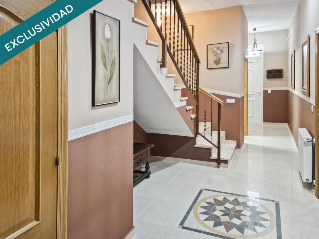 4 soveværelse Rækkehus til salg i Moncada med garage - € 375.000 (Ref: 9721541)