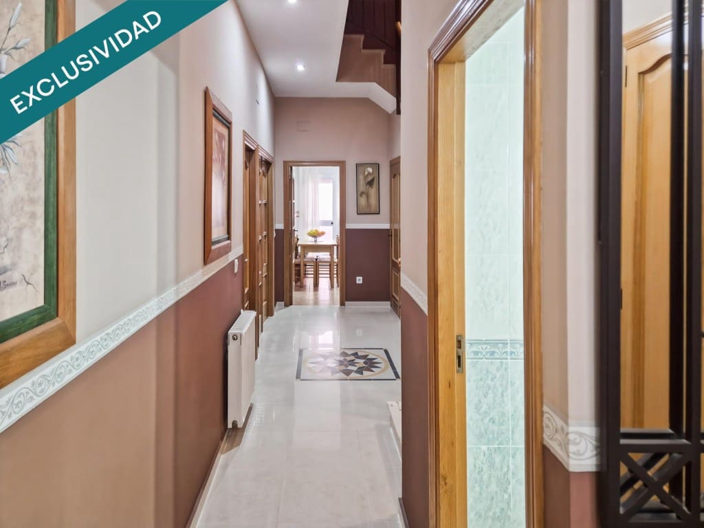 4 soveværelse Rækkehus til salg i Moncada med garage - € 375.000 (Ref: 9721541)