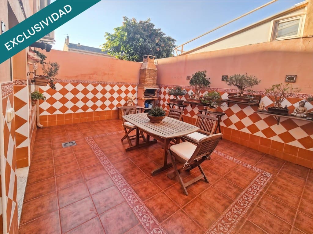 4 soveværelse Rækkehus til salg i Moncada med garage - € 375.000 (Ref: 9721541)