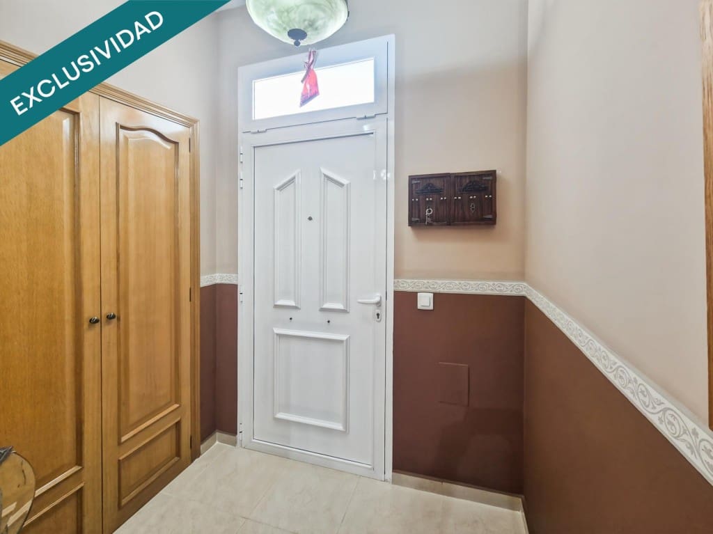 4 soveværelse Rækkehus til salg i Moncada med garage - € 375.000 (Ref: 9721541)