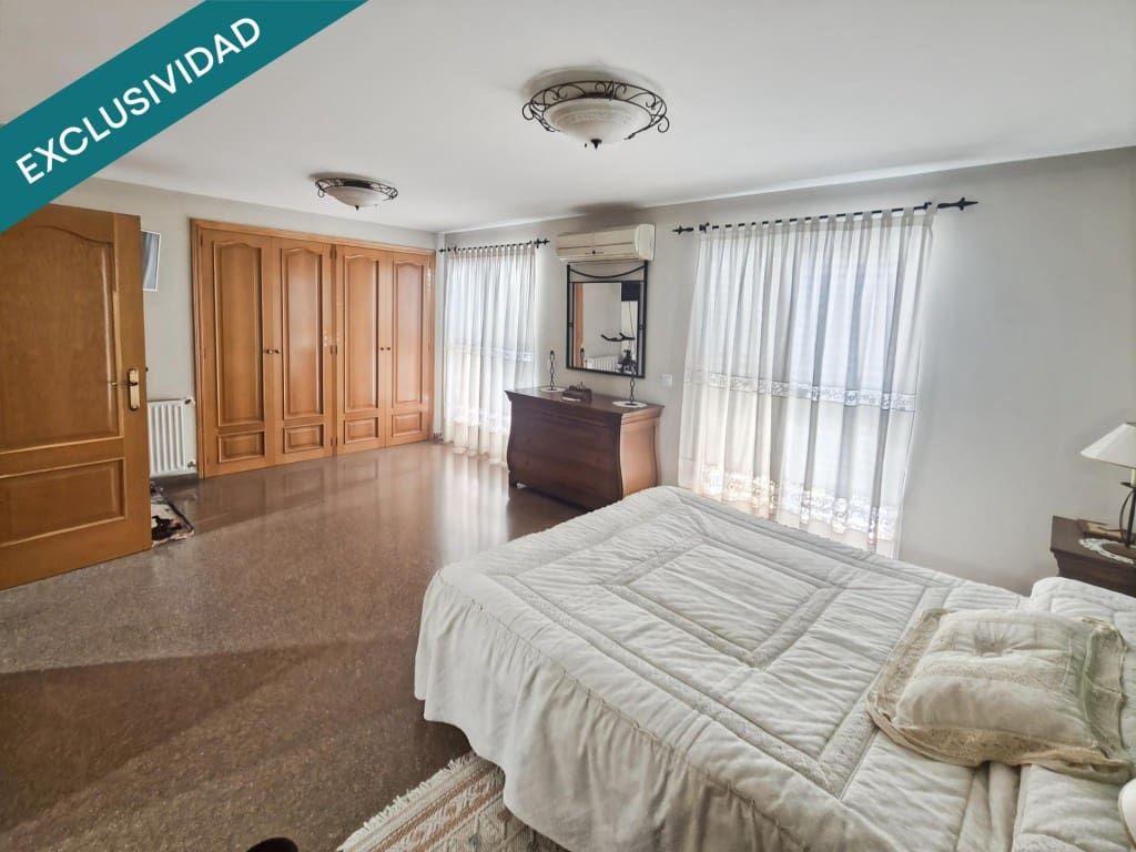 4 soveværelse Rækkehus til salg i Moncada med garage - € 375.000 (Ref: 9721541)