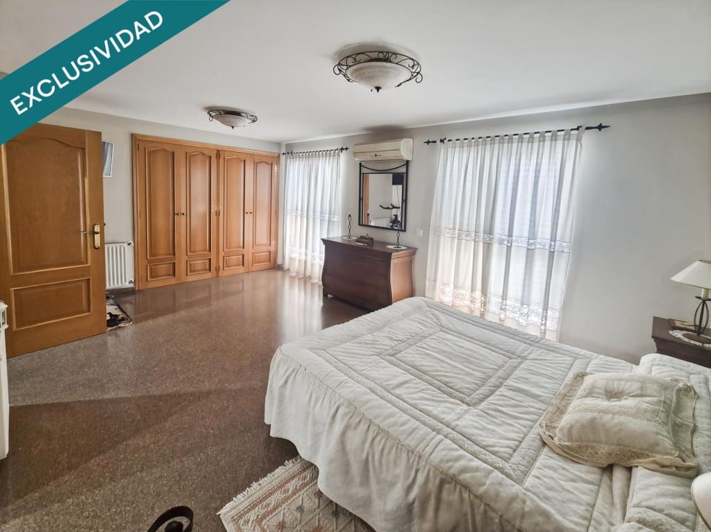 4 soveværelse Rækkehus til salg i Moncada med garage - € 375.000 (Ref: 9721541)