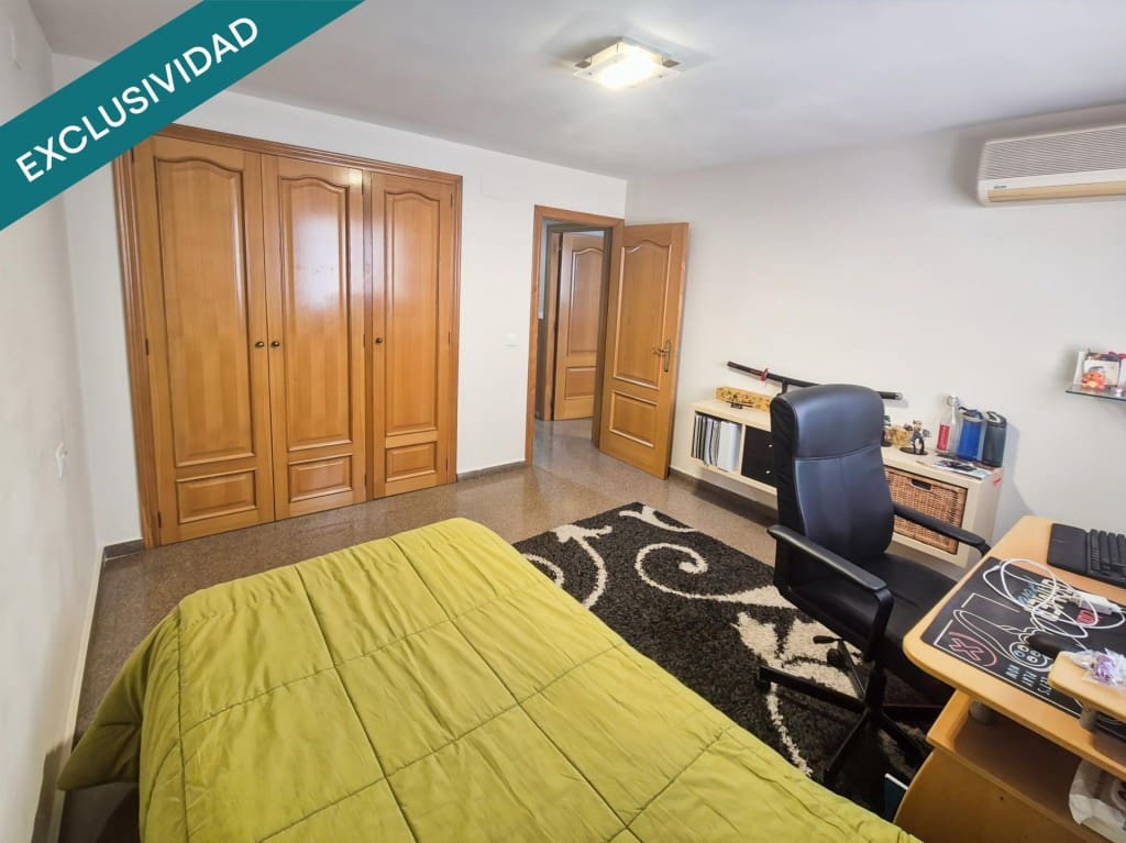 4 soveværelse Rækkehus til salg i Moncada med garage - € 375.000 (Ref: 9721541)